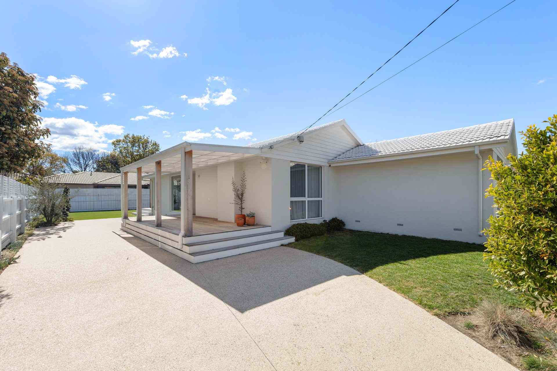 Architectural Elegance Meets Bayside Living: VIC Frankston, VIC 3199 House | Prop-GPT the AI-Powered Property Portal