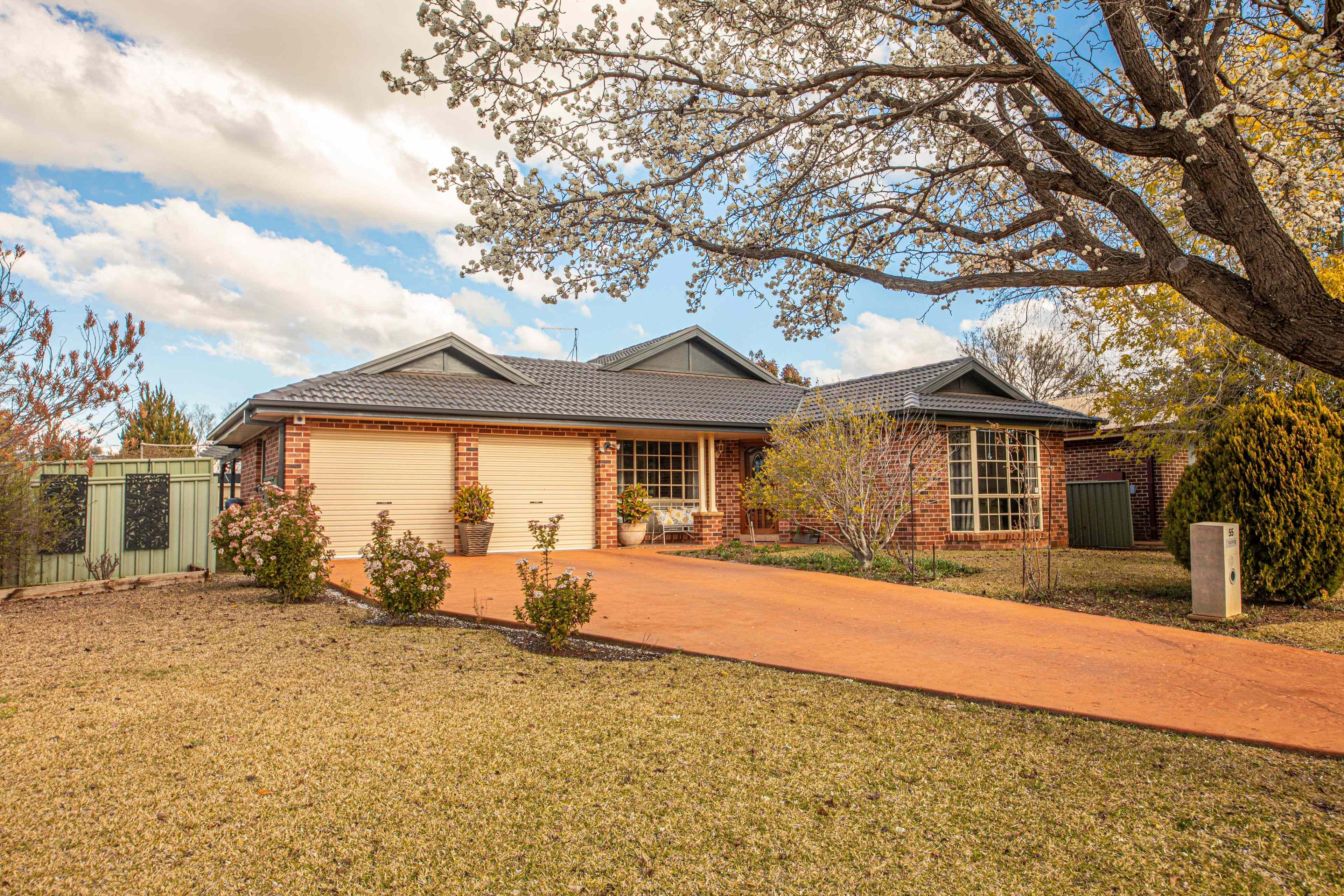 4 Bedroom Home with Pool for Rent: NSW Dubbo, NSW 2830 House | Prop-GPT the AI-Powered Property Portal