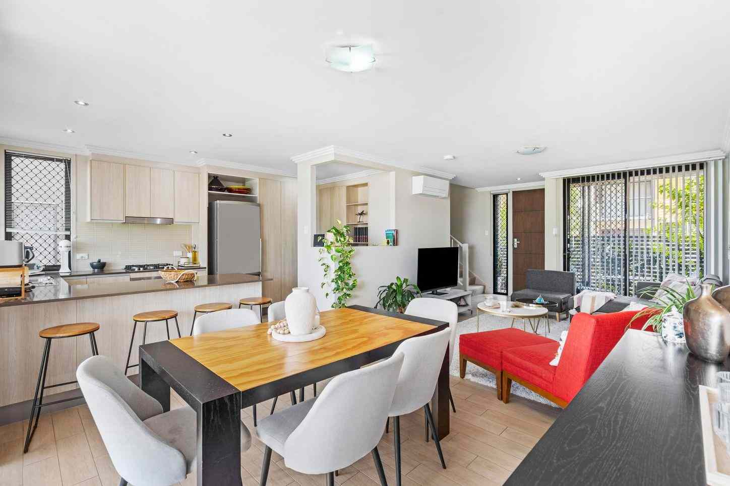 6/1914 Creek Road, CANNON HILL, QLD 4170 - House for Rent - harcourts.net: QLD Cannon Hill, QLD 4170 House | Prop-GPT the AI-Powered Property Portal