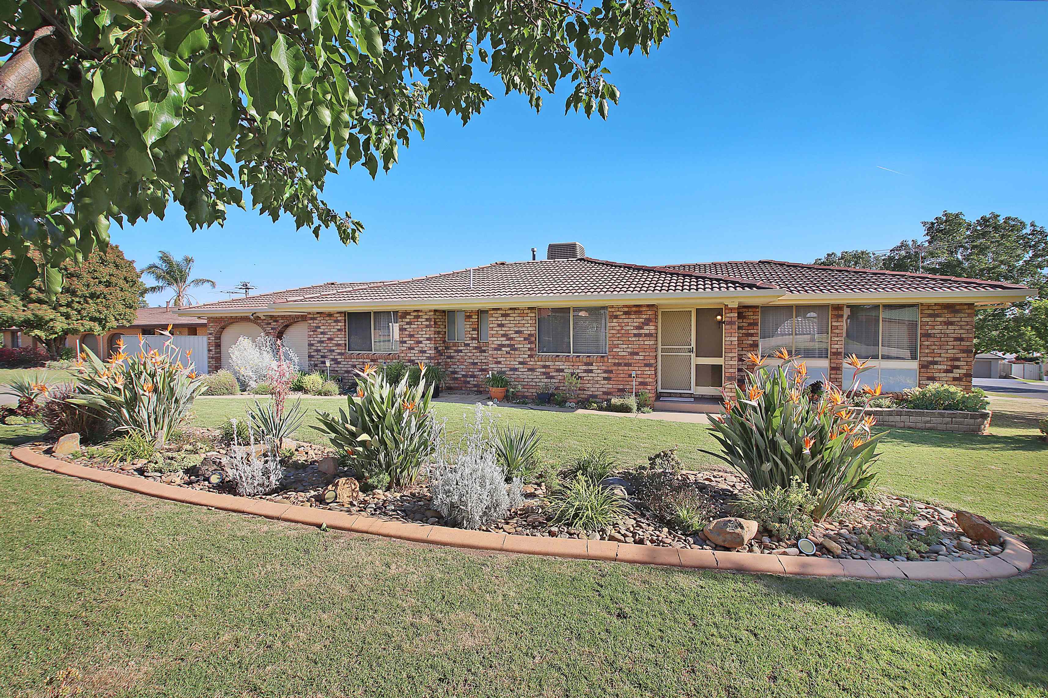 Spacious Family Home in Quiet Court Location: NSW Lavington, NSW 2641 House | Prop-GPT the AI-Powered Property Portal