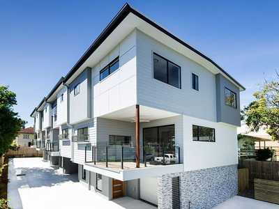 CONTEMPORARY & STYLISH 3 LEVEL TOWNHOUSE - BOUTIQUE COMPLEX: QLD Mount Gravatt East, QLD 4122 Townhouse | Prop-GPT the AI-Powered Property Portal