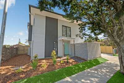 Modern Newly Built Townhouse with Excellent Access to Public Transport: QLD Kallangur, QLD 4503 House | Prop-GPT the AI-Powered Property Portal