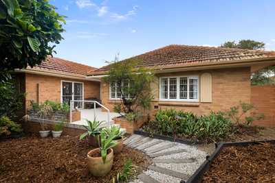 17 Burn Street, CAMP HILL, QLD 4152 - House for Rent - harcourts.net: QLD Camp Hill, QLD 4152 House | Prop-GPT the AI-Powered Property Portal