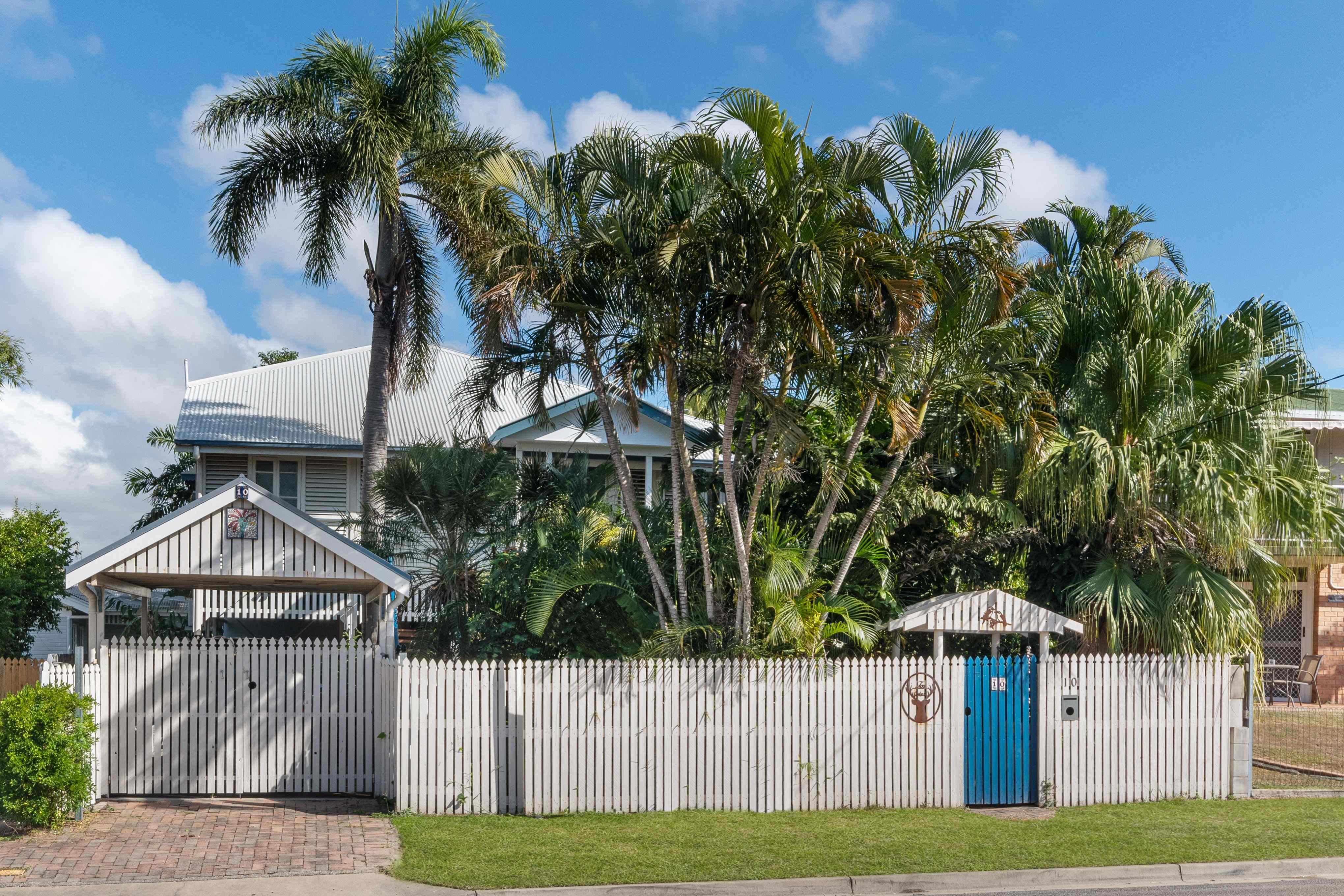 Prop-GPT: House: QLD West End, QLD 4810 Home For Rent