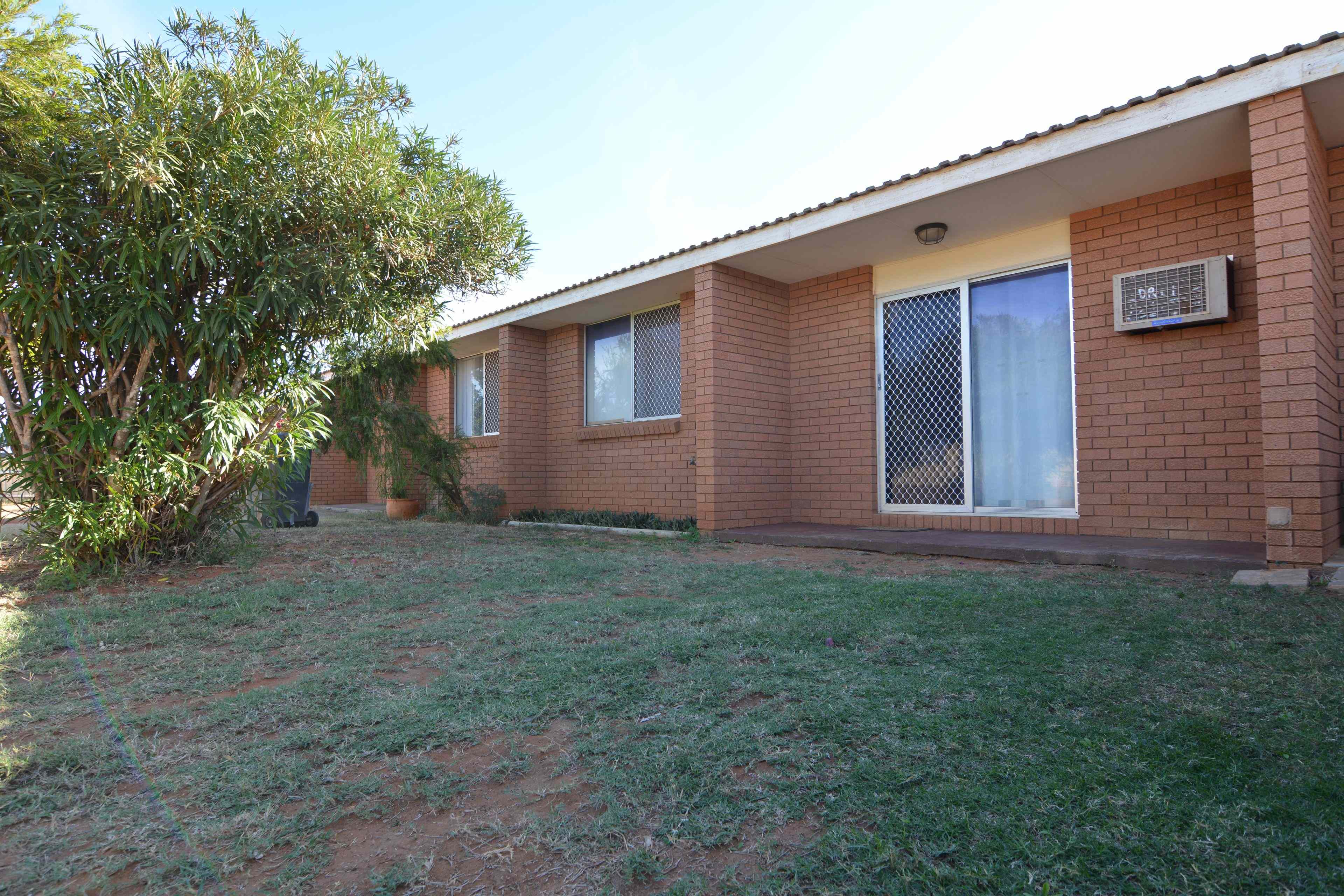 Prop-GPT: Unit: WA East Carnarvon, WA 6701 Home For Rent