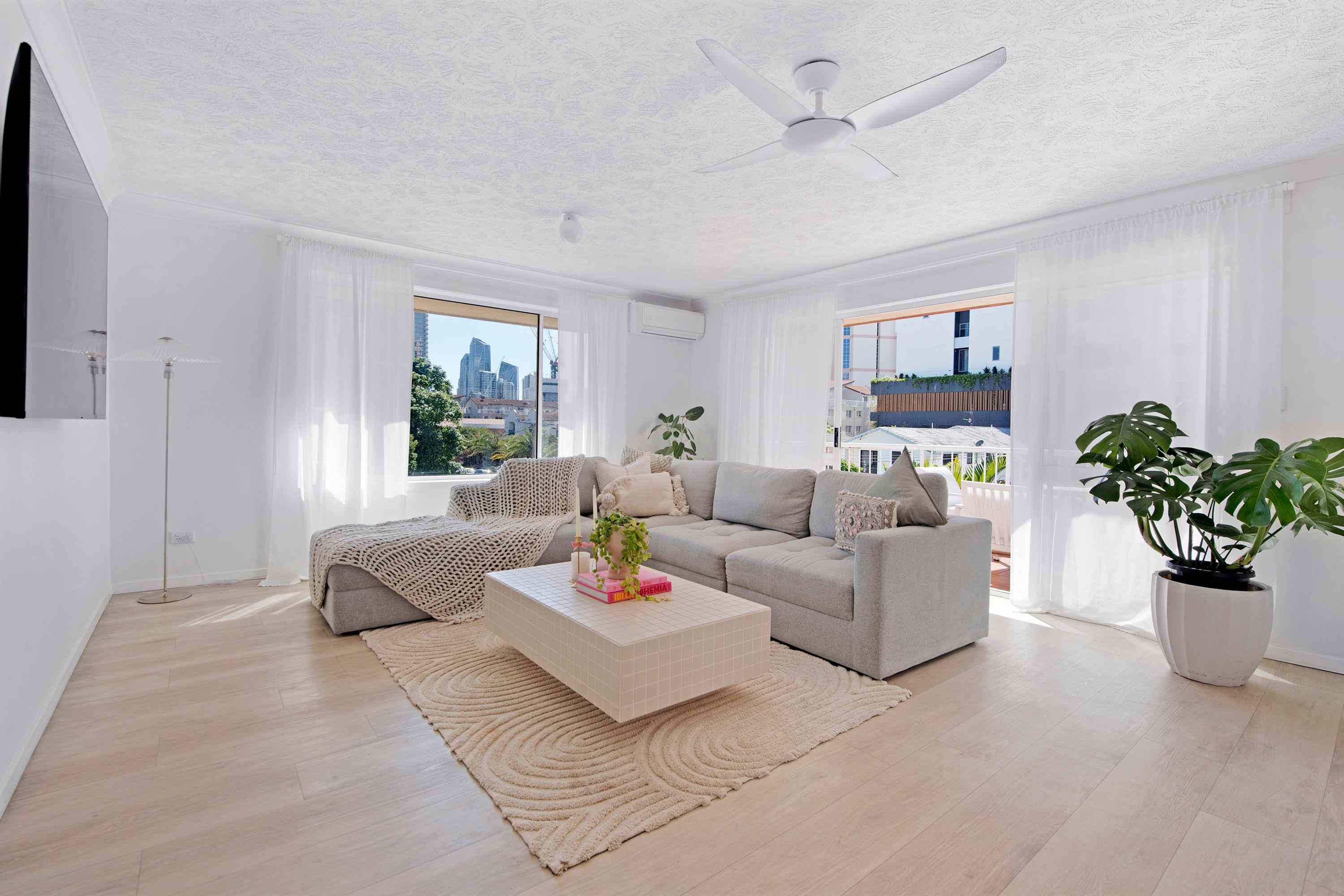 Prop-GPT: House: QLD Broadbeach, QLD 4218 Home For Rent