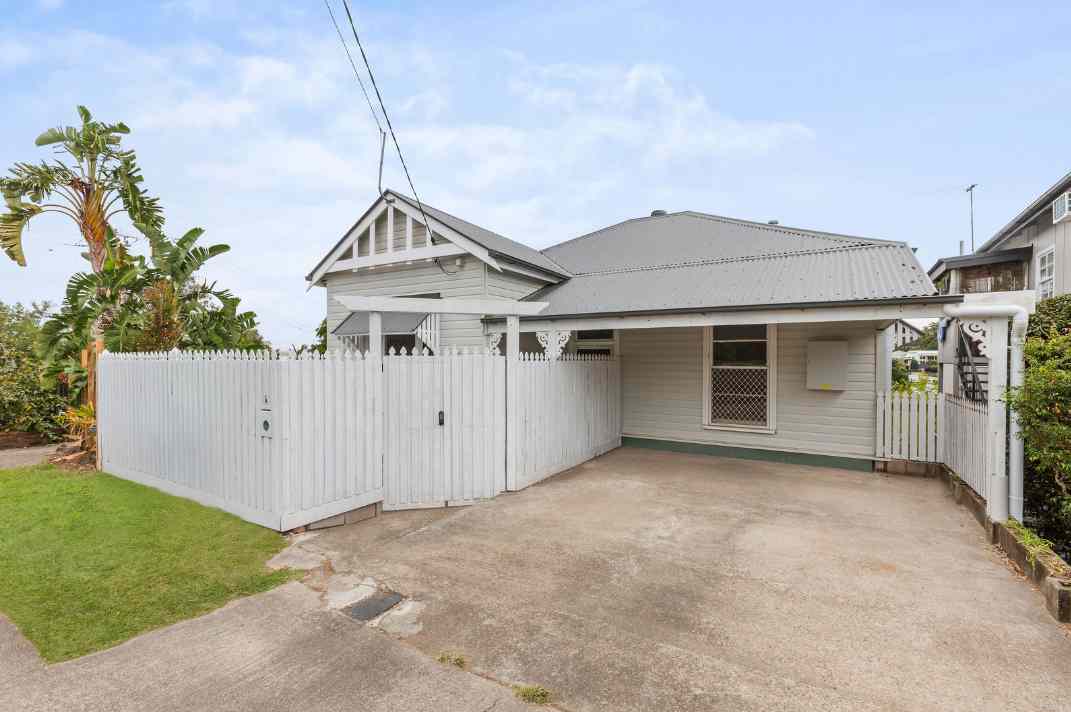 Prop-GPT: House: QLD Bardon, QLD 4065 Home For Rent