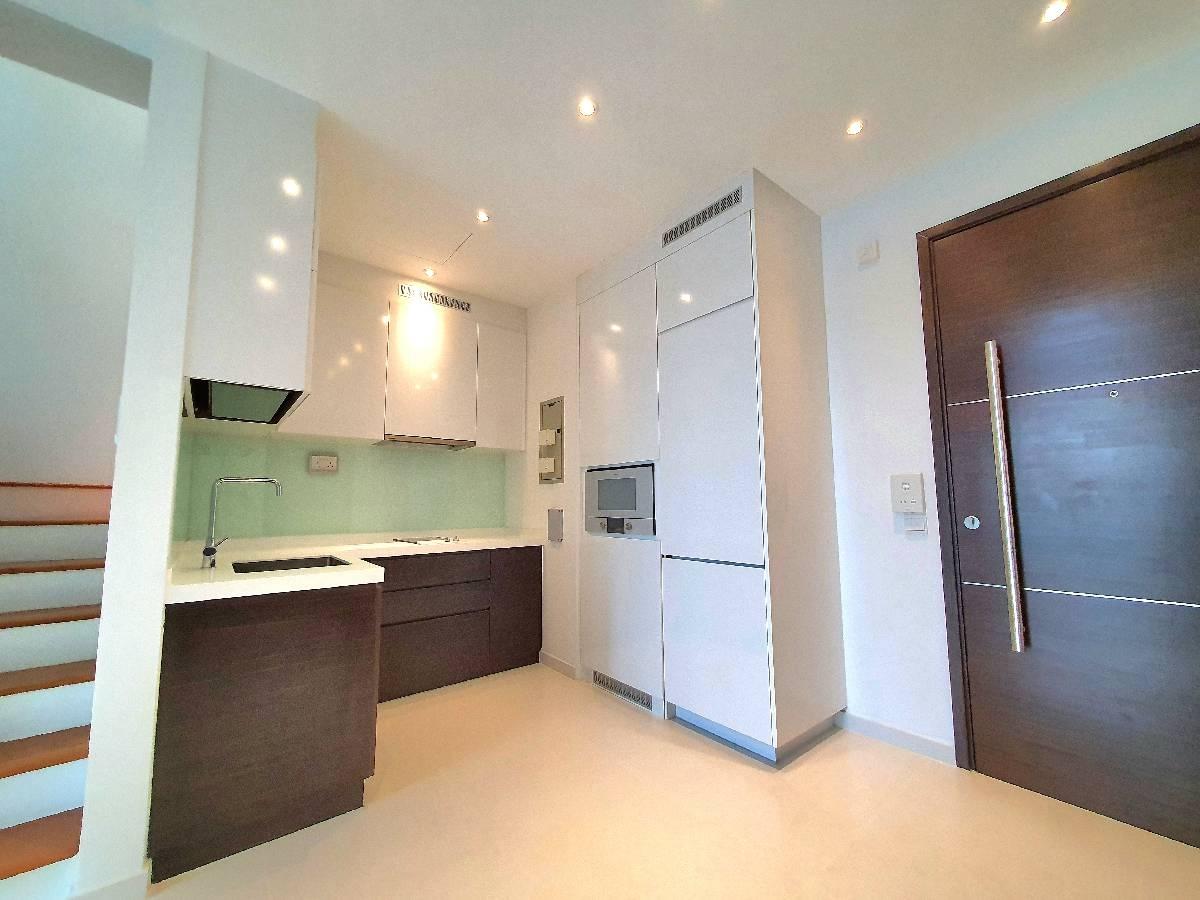 Condominium for Sale, Eon Shenton Condominium For Sale, $1,850,000, 2 Bed 2 Bath 947 sqft $1,954.00 psf, SGD 1,850,000 | 99-year Leasehold