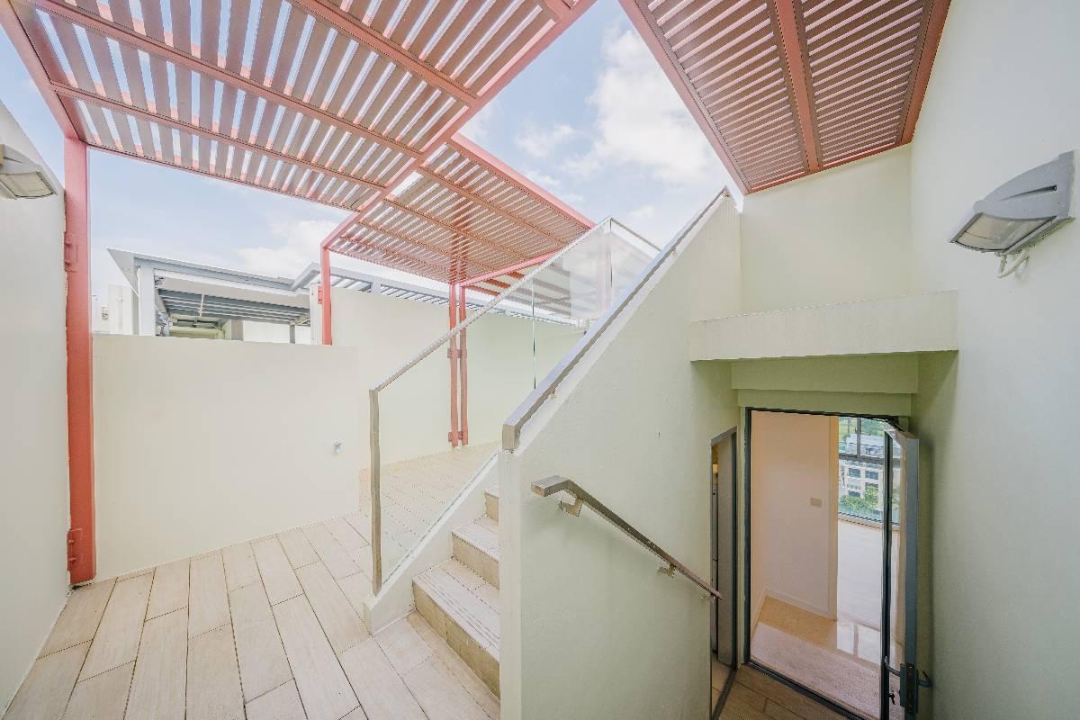 Condominium for Sale, Skies Miltonia Condominium For Sale, $2,360,000, 3 Bed 4 Bath 2,551 sqft $925.00 psf, SGD 2,360,000 | 99-year Leasehold