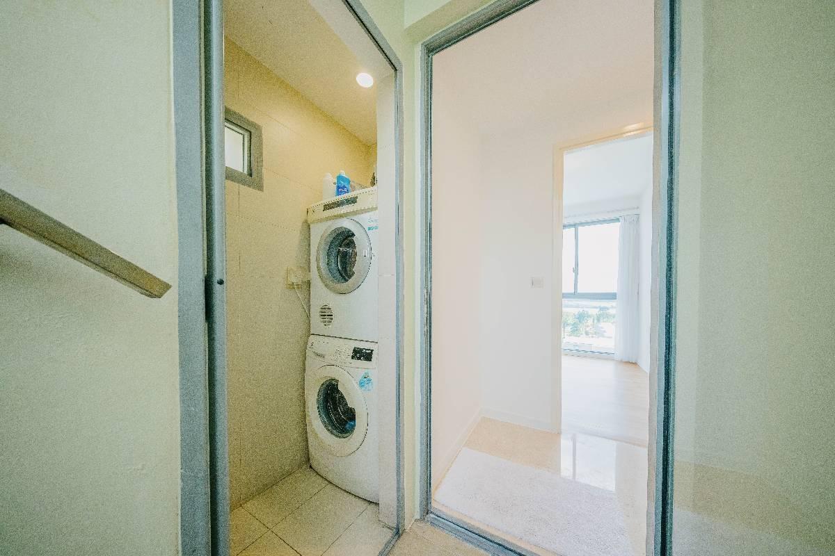 Condominium for Sale, Skies Miltonia Condominium For Sale, $2,360,000, 3 Bed 4 Bath 2,551 sqft $925.00 psf, SGD 2,360,000 | 99-year Leasehold