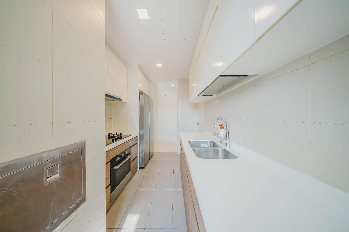 Condominium for Sale, Skies Miltonia Condominium For Sale, $2,360,000, 3 Bed 4 Bath 2,551 sqft $925.00 psf, SGD 2,360,000 | 99-year Leasehold