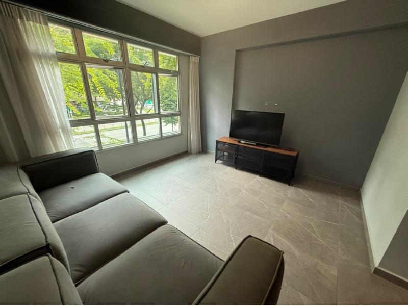 Prop-GPT: HDB Apartment: D23 Bukit Batok 439A West Edge @ Bukit Batok