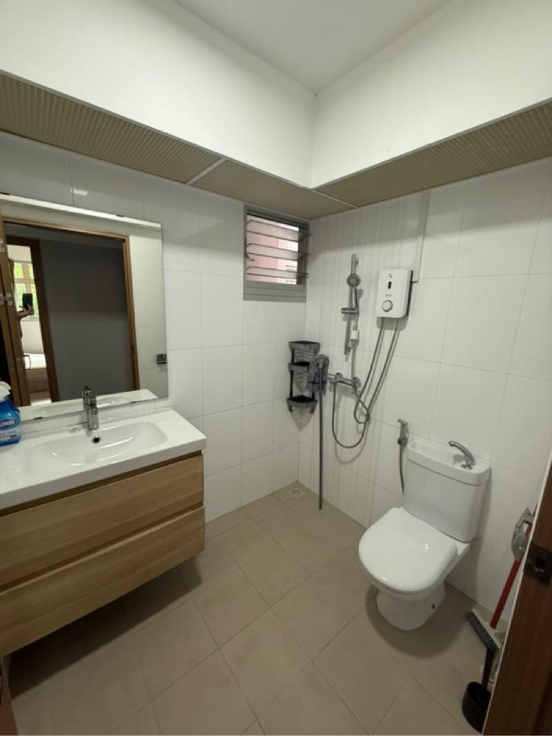 HDB Apartment for Sale, 439A West Edge @ Bukit Batok HDB Apartment For Sale, $680,000, 3 Bed 2 Bath 1,001 sqft $679.00 psf, SGD 680,000 | 99-year Leasehold