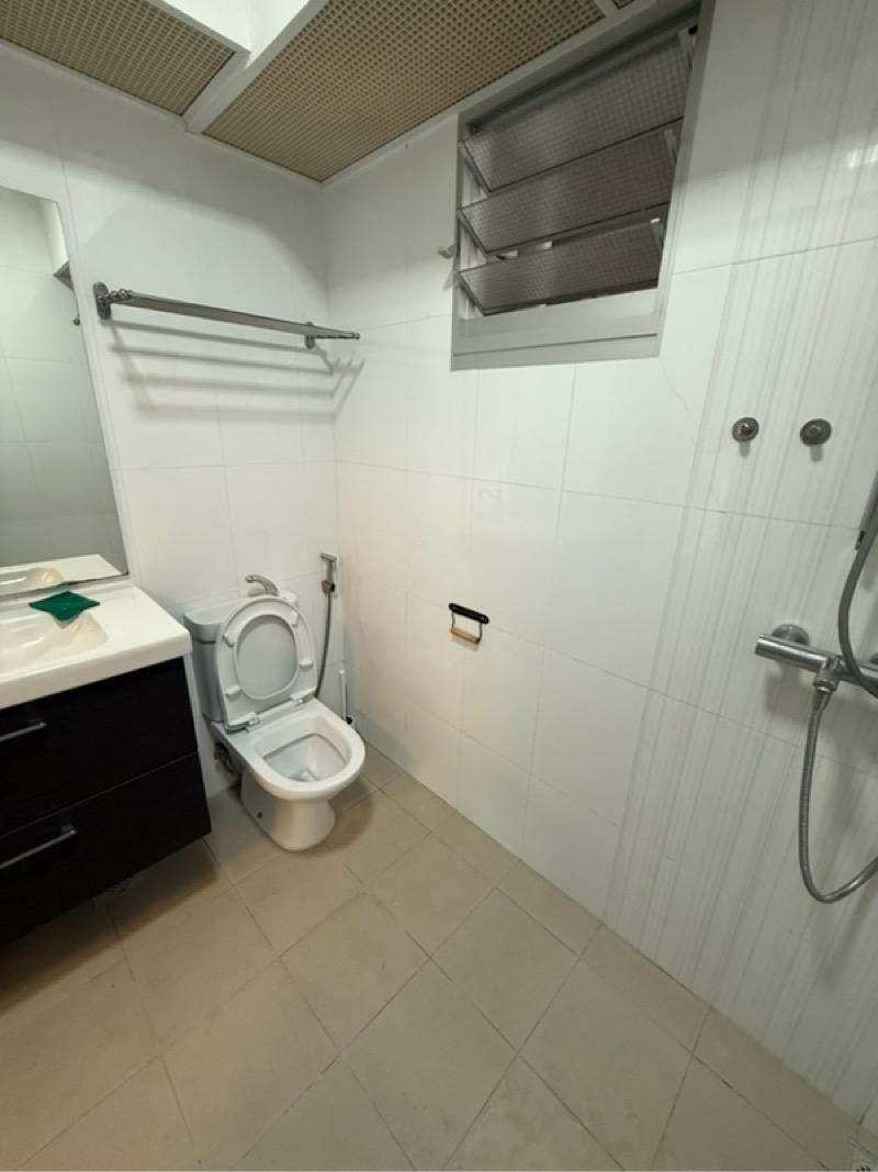HDB Apartment for Sale, 439A West Edge @ Bukit Batok HDB Apartment For Sale, $680,000, 3 Bed 2 Bath 1,001 sqft $679.00 psf, SGD 680,000 | 99-year Leasehold
