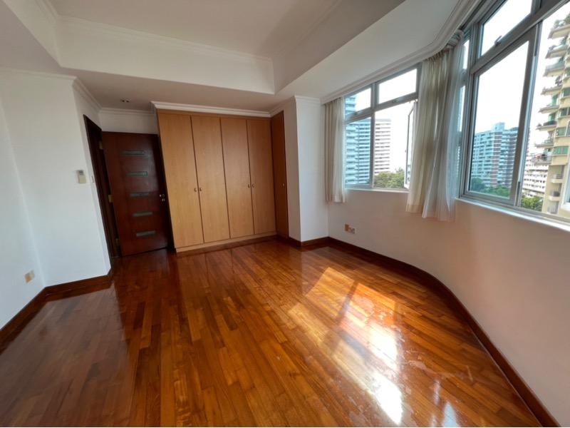 Apartment for Sale, The Sierra Apartment For Sale, $2,500,000, 3 Bed 3 Bath 1,206 sqft $2,073.00 psf, SGD 2,500,000 | 999-year Leasehold