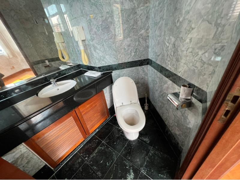 Apartment for Sale, The Sierra Apartment For Sale, $2,500,000, 3 Bed 3 Bath 1,206 sqft $2,073.00 psf, SGD 2,500,000 | 999-year Leasehold