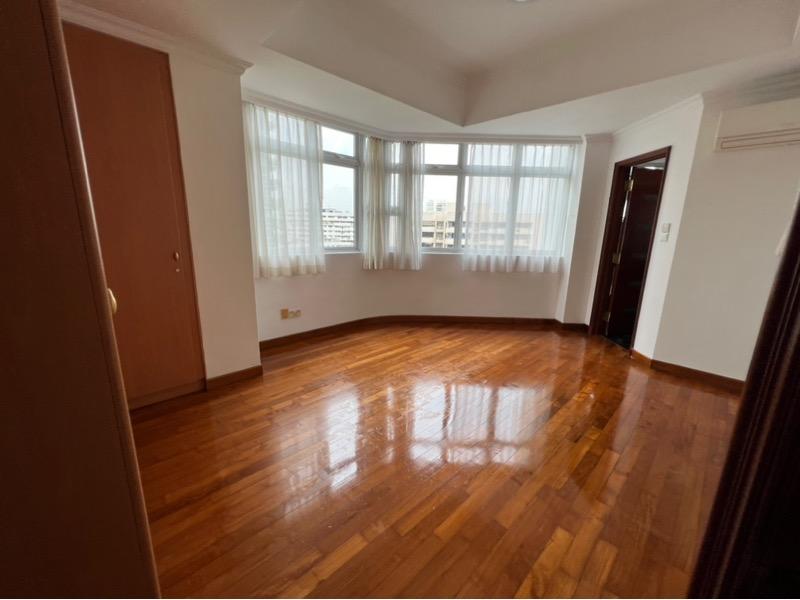 Apartment for Sale, The Sierra Apartment For Sale, $2,500,000, 3 Bed 3 Bath 1,206 sqft $2,073.00 psf, SGD 2,500,000 | 999-year Leasehold