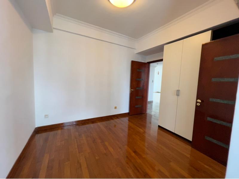 Apartment for Sale, The Sierra Apartment For Sale, $2,500,000, 3 Bed 3 Bath 1,206 sqft $2,073.00 psf, SGD 2,500,000 | 999-year Leasehold