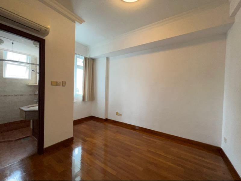 Apartment for Sale, The Sierra Apartment For Sale, $2,500,000, 3 Bed 3 Bath 1,206 sqft $2,073.00 psf, SGD 2,500,000 | 999-year Leasehold