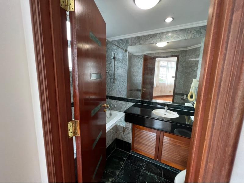 Apartment for Sale, The Sierra Apartment For Sale, $2,500,000, 3 Bed 3 Bath 1,206 sqft $2,073.00 psf, SGD 2,500,000 | 999-year Leasehold