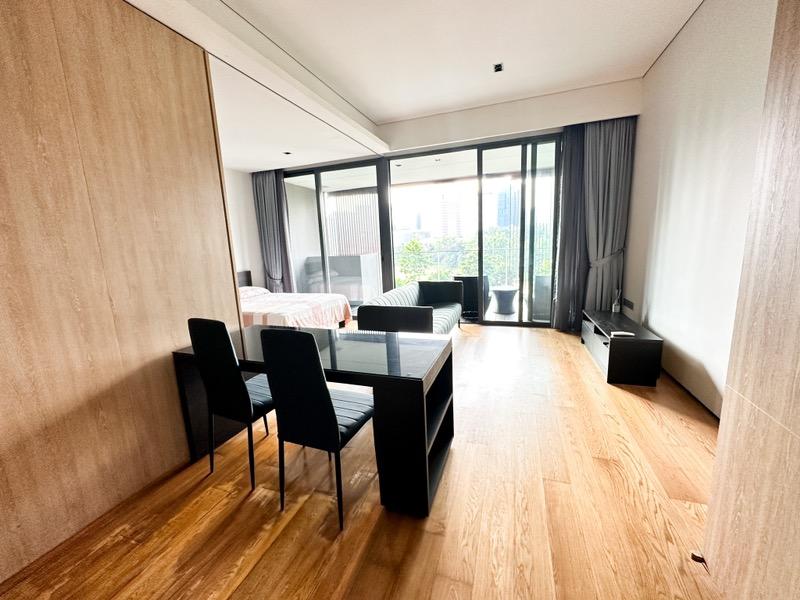 Prop-GPT: Condominium: D09  OUE Twin Peaks