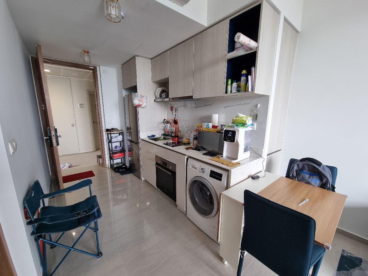 Condominium for Sale, Whistler Grand Condominium For Sale, $900,000, 1 Bed 1 Bath 441 sqft $2,041.00 psf, SGD 900,000 | 99-year Leasehold