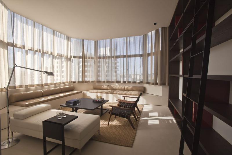 Prop-GPT: Condominium: D10  Beverly Hill