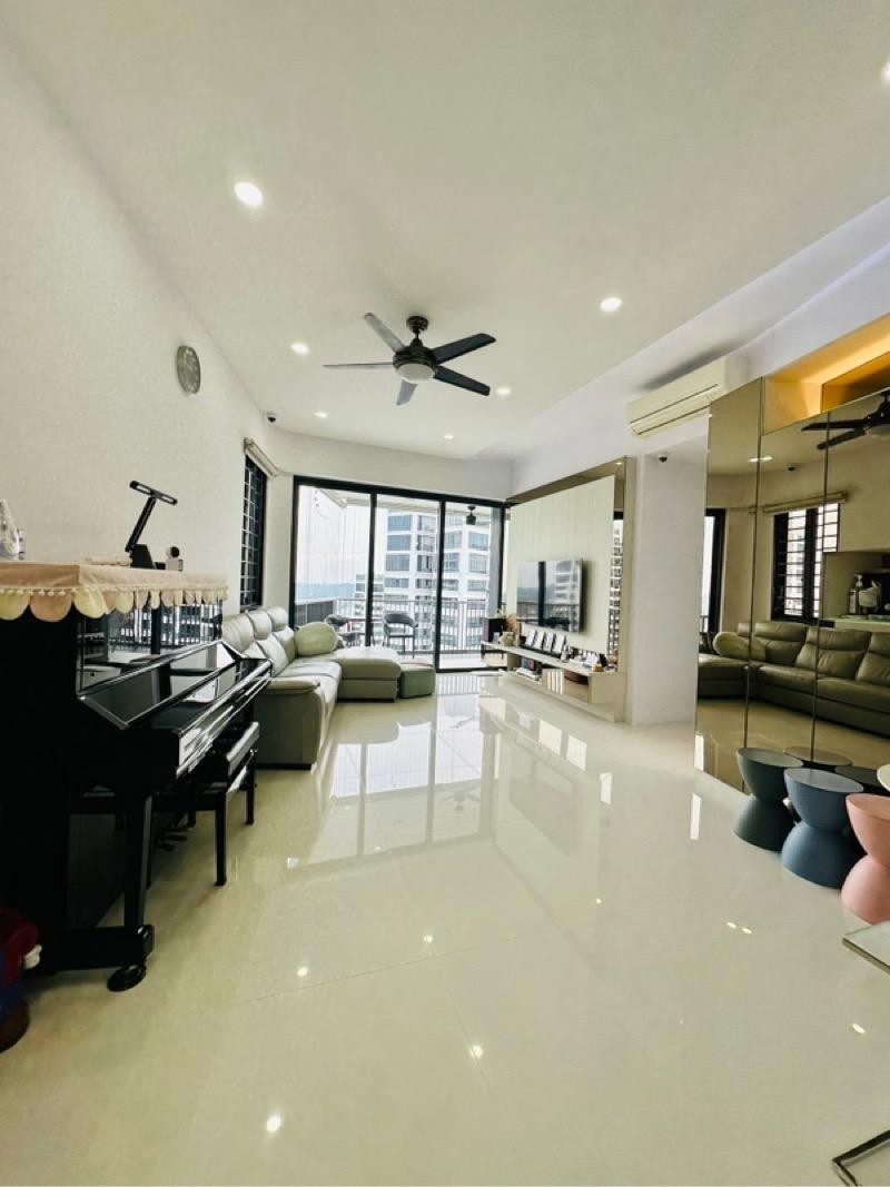 Prop-GPT: Condominium: D10  D'LEEDON