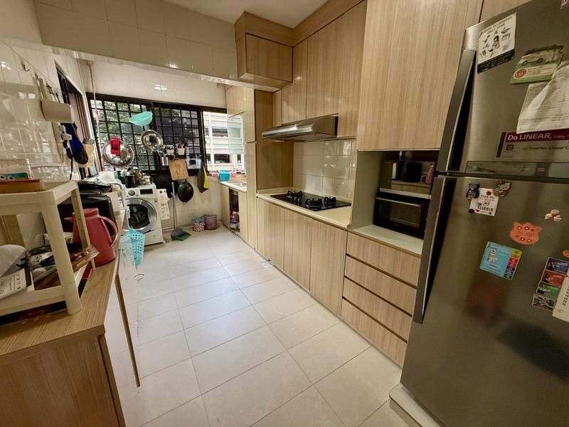 HDB Apartment for Sale, 122 Lorong 2 Toa Payoh HDB Apartment For Sale, $820,000, 3 Bed 2 Bath 1,076 sqft $762.00 psf, SGD 820,000 | 99-year Leasehold