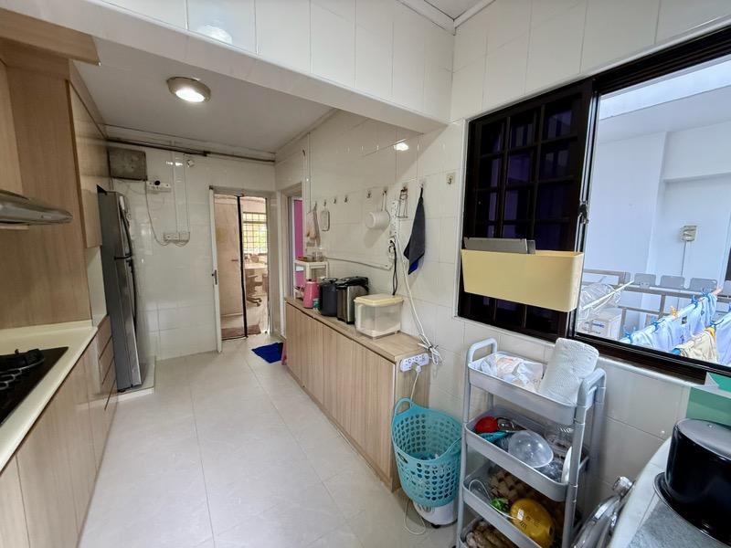 HDB Apartment for Sale, 122 Lorong 2 Toa Payoh HDB Apartment For Sale, $820,000, 3 Bed 2 Bath 1,076 sqft $762.00 psf, SGD 820,000 | 99-year Leasehold