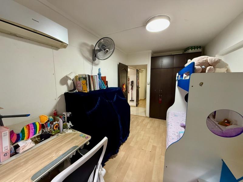 HDB Apartment for Sale, 122 Lorong 2 Toa Payoh HDB Apartment For Sale, $820,000, 3 Bed 2 Bath 1,076 sqft $762.00 psf, SGD 820,000 | 99-year Leasehold