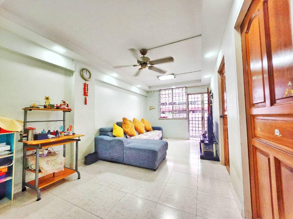 HDB Apartment for Sale, 112 Lorong 1 Toa Payoh HDB Apartment For Sale, $390,000, 2 Bed 2 Bath 700 sqft $557.00 psf, SGD 390,000 | 99-year Leasehold