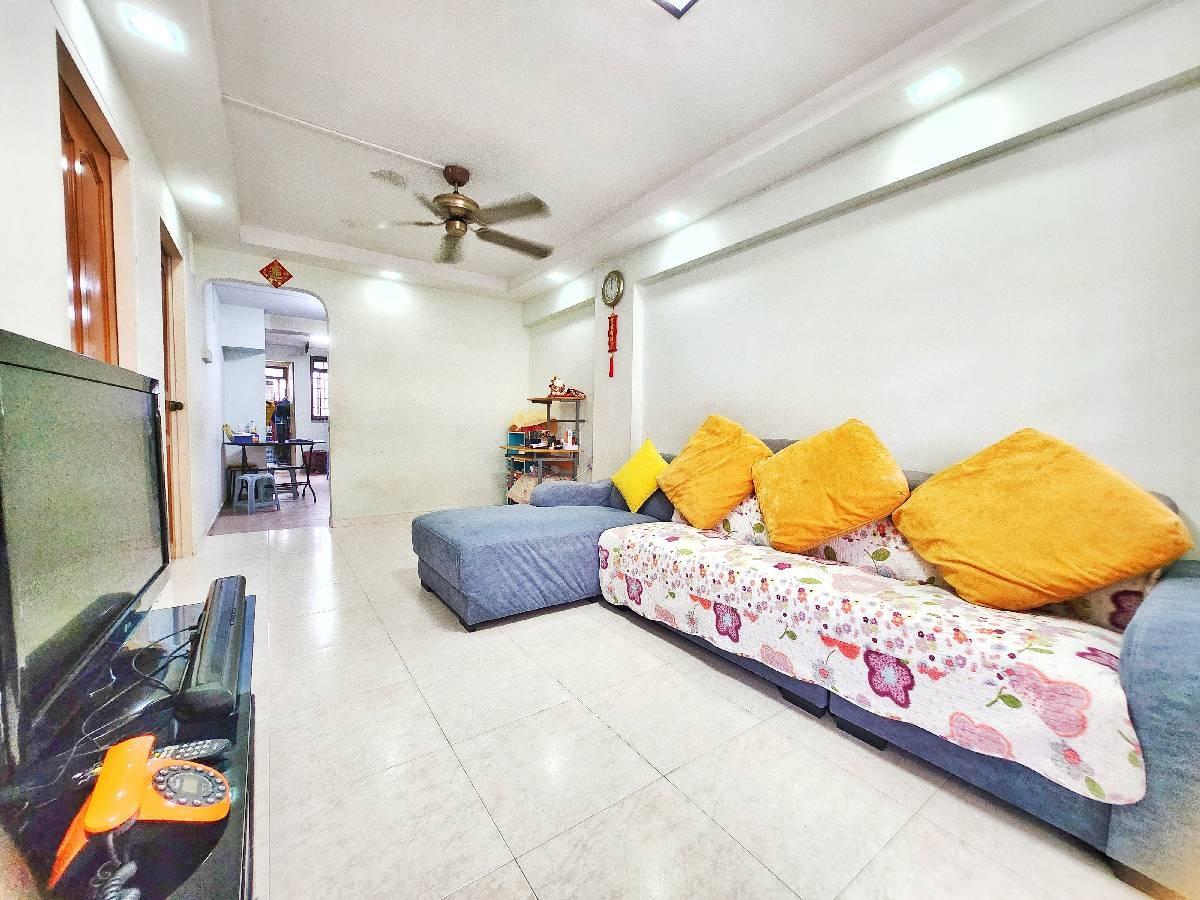 HDB Apartment for Sale, 112 Lorong 1 Toa Payoh HDB Apartment For Sale, $390,000, 2 Bed 2 Bath 700 sqft $557.00 psf, SGD 390,000 | 99-year Leasehold
