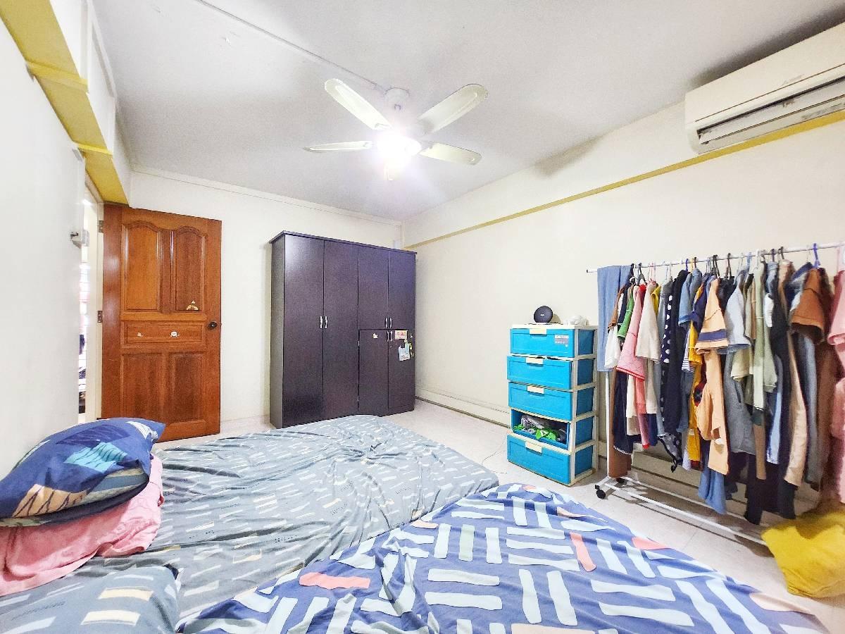 HDB Apartment for Sale, 112 Lorong 1 Toa Payoh HDB Apartment For Sale, $390,000, 2 Bed 2 Bath 700 sqft $557.00 psf, SGD 390,000 | 99-year Leasehold