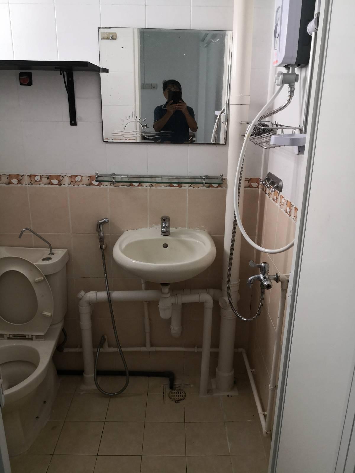 HDB Apartment for Sale, 704 Yishun Avenue 5 HDB Apartment For Sale, $450,000, 2 Bed 2 Bath 732 sqft $615.00 psf, SGD 450,000 | 99-year Leasehold