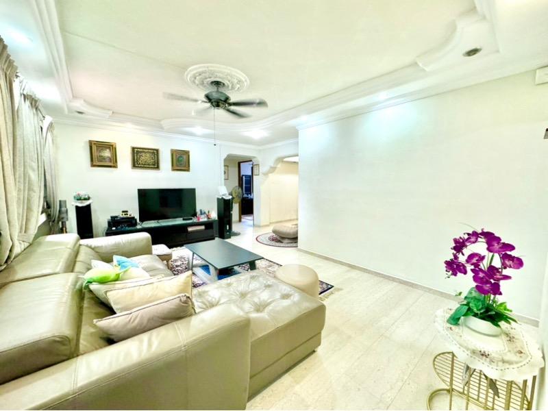 Prop-GPT: HDB Apartment: D12  111 Whampoa Road