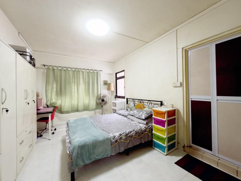 HDB Apartment for Sale, 308 Canberra Road HDB Apartment For Sale, $620,000, 4 Bed 2 Bath 1,323 sqft $469.00 psf, SGD 620,000 | 99-year Leasehold
