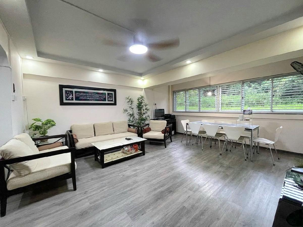 Prop-GPT: HDB Apartment: D23 Bukit Batok 542 Bukit Batok Street 52