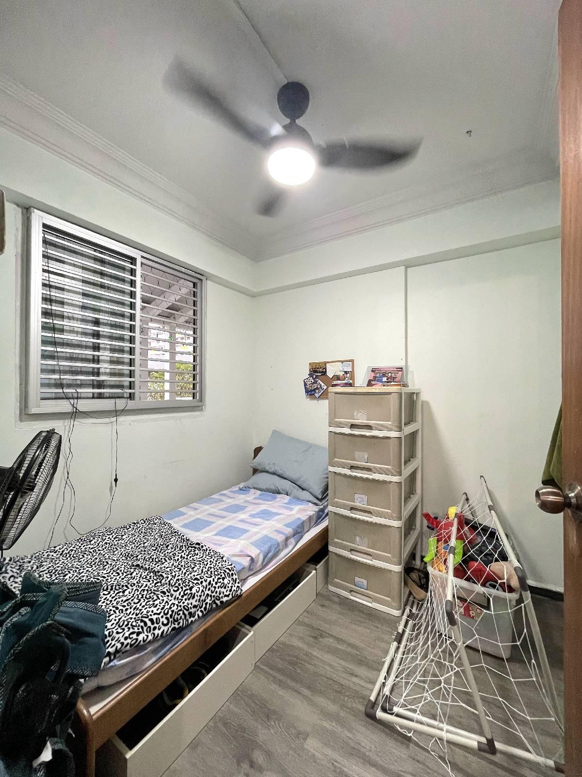 HDB Apartment for Sale, 542 Bukit Batok Street 52 HDB Apartment For Sale, $820,000, 4 Bed 3 Bath 1,572 sqft $522.00 psf, SGD 820,000 | 99-year Leasehold