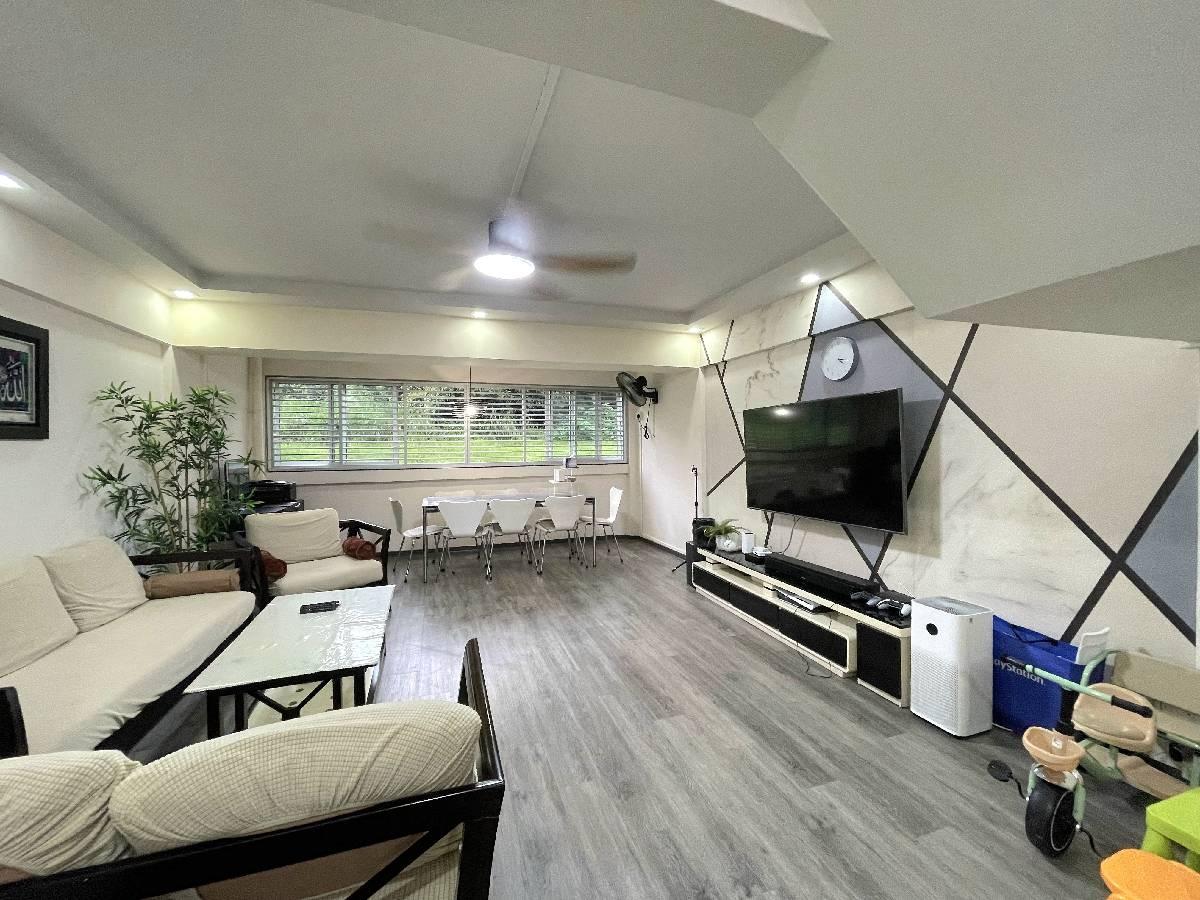 HDB Apartment for Sale, 542 Bukit Batok Street 52 HDB Apartment For Sale, $820,000, 4 Bed 3 Bath 1,572 sqft $522.00 psf, SGD 820,000 | 99-year Leasehold