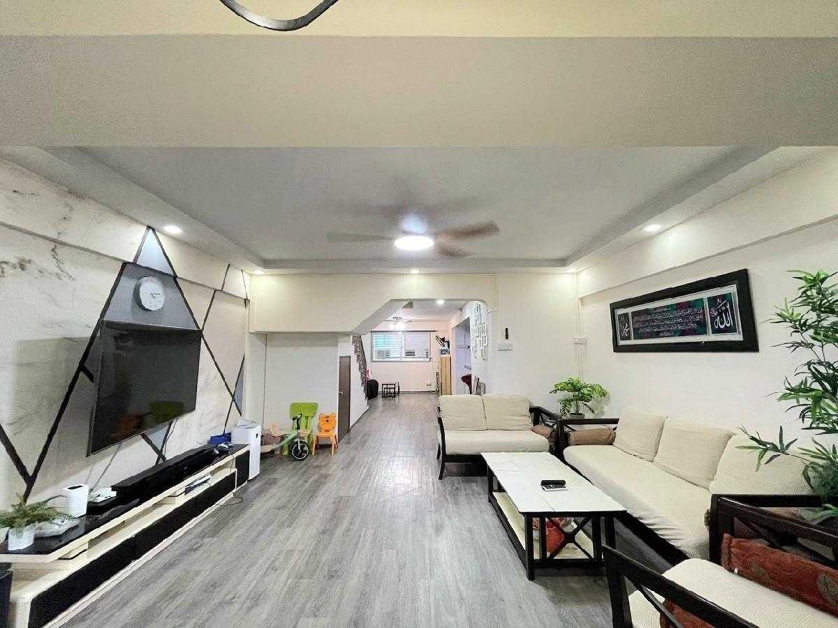HDB Apartment for Sale, 542 Bukit Batok Street 52 HDB Apartment For Sale, $820,000, 4 Bed 3 Bath 1,572 sqft $522.00 psf, SGD 820,000 | 99-year Leasehold