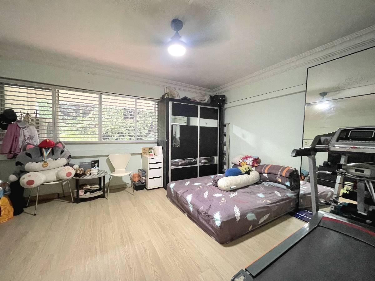 HDB Apartment for Sale, 542 Bukit Batok Street 52 HDB Apartment For Sale, $820,000, 4 Bed 3 Bath 1,572 sqft $522.00 psf, SGD 820,000 | 99-year Leasehold