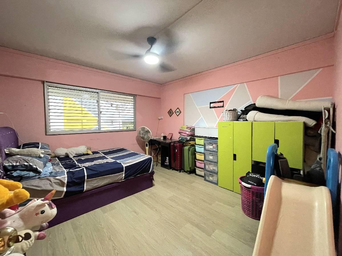 HDB Apartment for Sale, 542 Bukit Batok Street 52 HDB Apartment For Sale, $820,000, 4 Bed 3 Bath 1,572 sqft $522.00 psf, SGD 820,000 | 99-year Leasehold