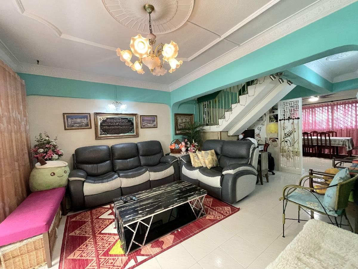 Prop-GPT: HDB Apartment: D22  337 Jurong East Avenue 1