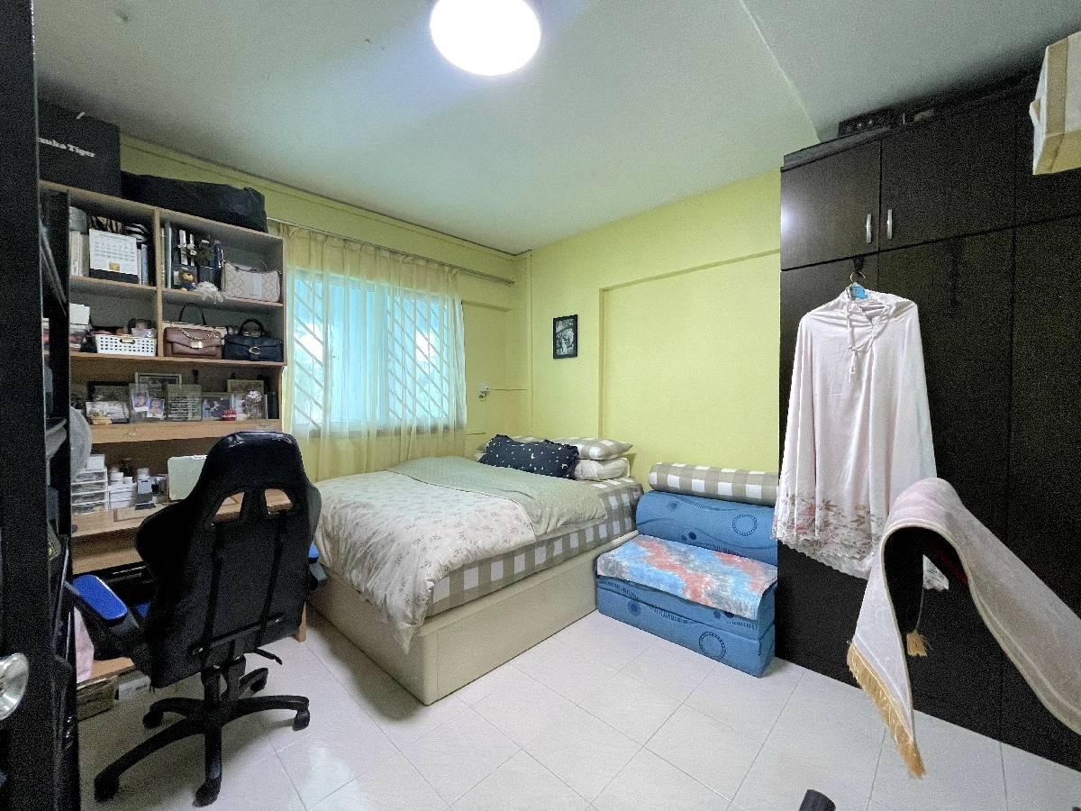 HDB Apartment for Sale, 337 Jurong East Avenue 1 HDB Apartment For Sale, $780,000, 3 Bed 3 Bath 1,582 sqft $493.00 psf, SGD 780,000 | 99-year Leasehold