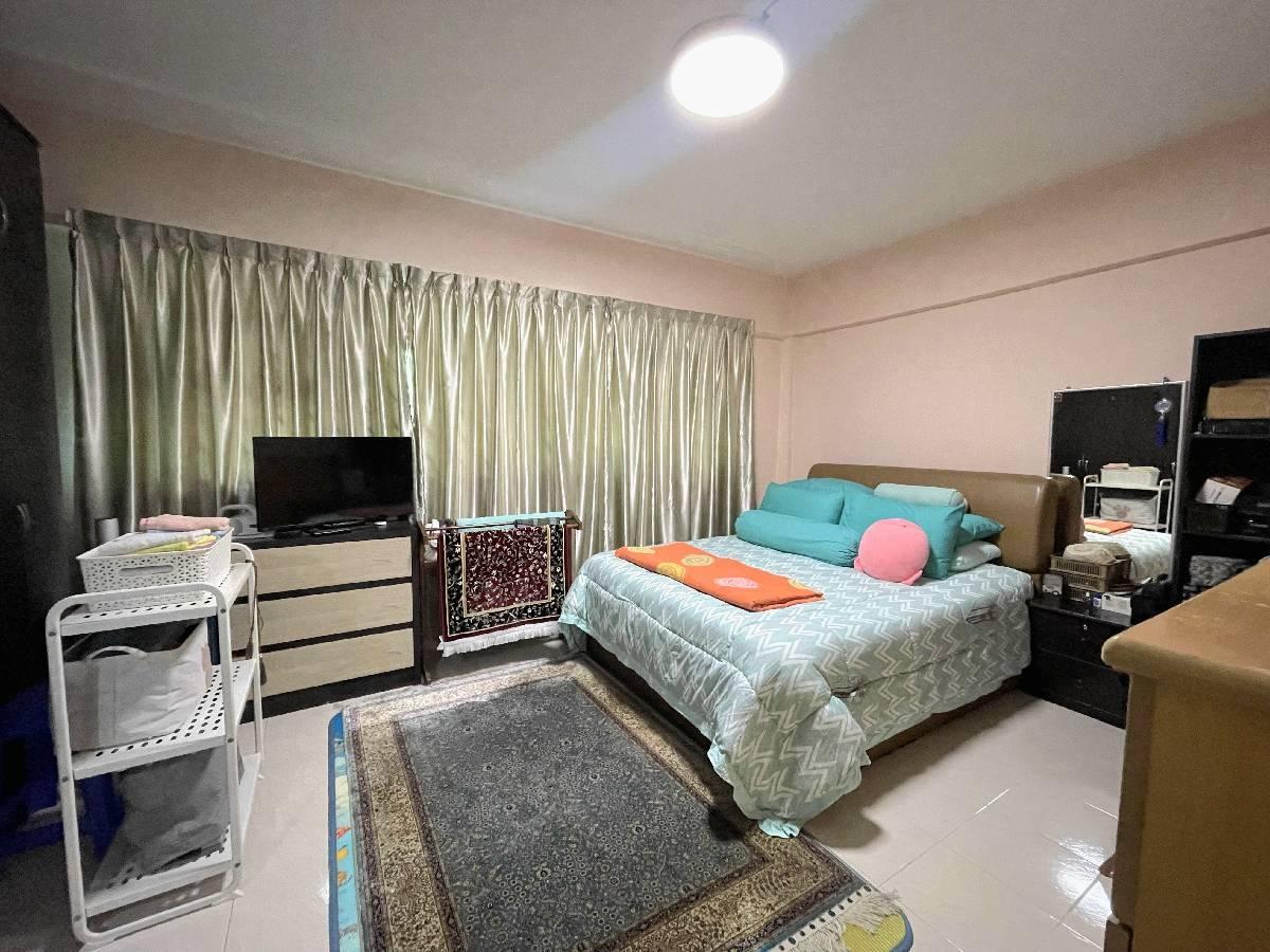 HDB Apartment for Sale, 337 Jurong East Avenue 1 HDB Apartment For Sale, $780,000, 3 Bed 3 Bath 1,582 sqft $493.00 psf, SGD 780,000 | 99-year Leasehold