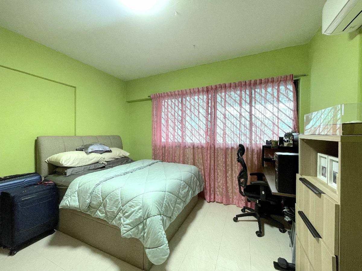 HDB Apartment for Sale, 337 Jurong East Avenue 1 HDB Apartment For Sale, $780,000, 3 Bed 3 Bath 1,582 sqft $493.00 psf, SGD 780,000 | 99-year Leasehold