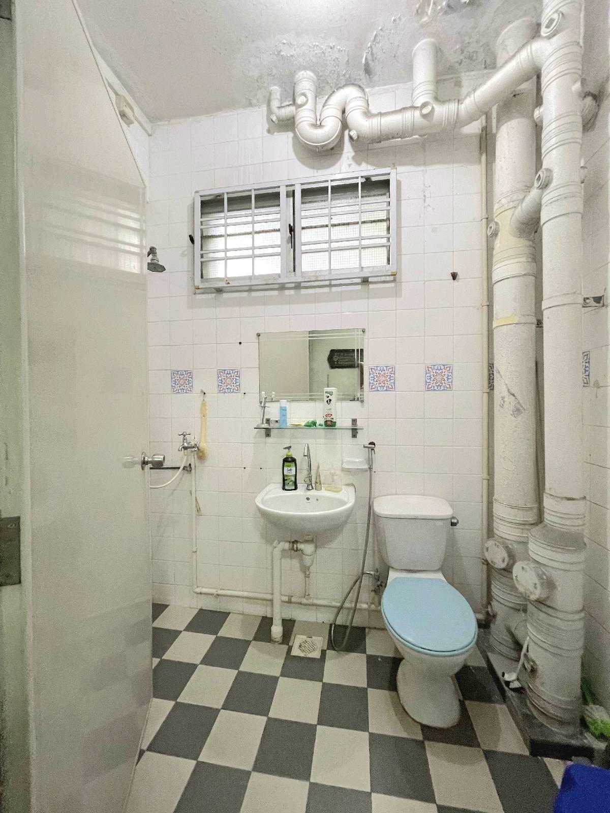 HDB Apartment for Sale, 650 Jalan Tenaga HDB Apartment For Sale, $700,000, 3 Bed 2 Bath 1,152 sqft $608.00 psf, SGD 700,000 | 99-year Leasehold