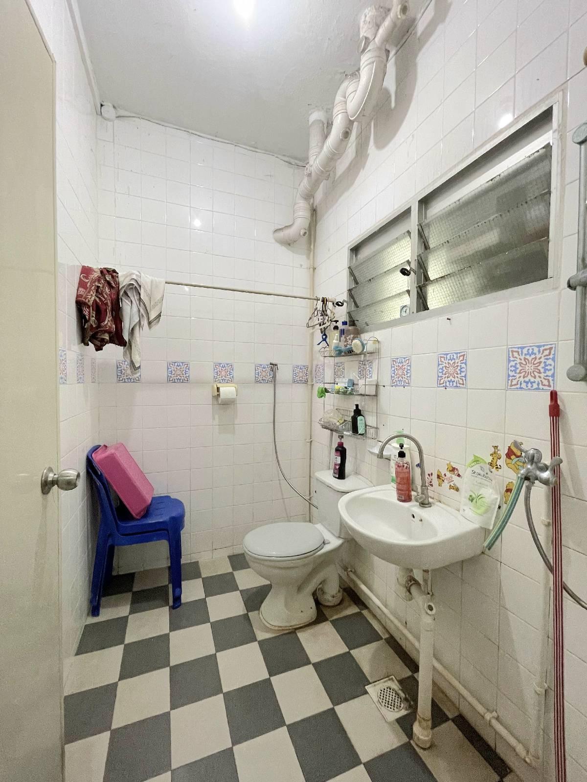 HDB Apartment for Sale, 650 Jalan Tenaga HDB Apartment For Sale, $700,000, 3 Bed 2 Bath 1,152 sqft $608.00 psf, SGD 700,000 | 99-year Leasehold