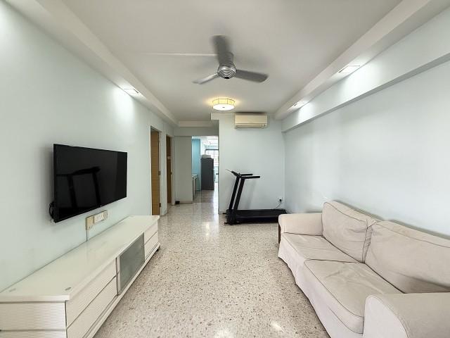 Prop-GPT: HDB Apartment: D18  814 Tampines Street 81